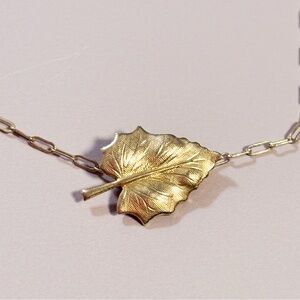 Vintage 50-70’s Gold Tone Leaf Necklace 16” Delicate Minimalist Nature